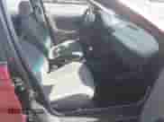 1998 Saturn SL z VIN 1G8ZK5277WZ156690, wystawiony jako IAAI lot #43106078 z przebiegiem 168 196 mil mil oraz . Historia ofert i sprzedaży dostępna na DreamBid. Obrazek 5.