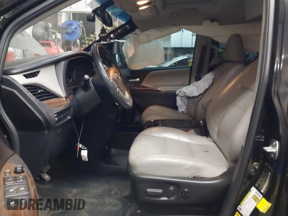 ✅ 2016 Toyota Sienna XLE • VIN: 5TDYK3DC2GS757749 • Лот: 42617318. Опубликован ранее на IAAI с пробегом 139 737 миль. Бесплатный доступ к архиву аукционных продаж из США и подробный отчёт об истории автомобиля на DreamBid. Изображение 5.