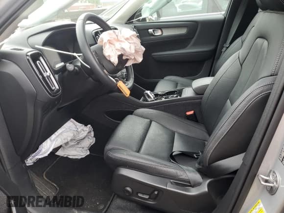 ✅ 2024 Volvo XC40 Plus Dark Theme • VIN: YV4L12UL8R2328890 • Lot: 57835585. Listed on Copart with 16,054 mi. Free auction sales archive from the USA and detailed vehicle history report at DreamBid. Image 7.