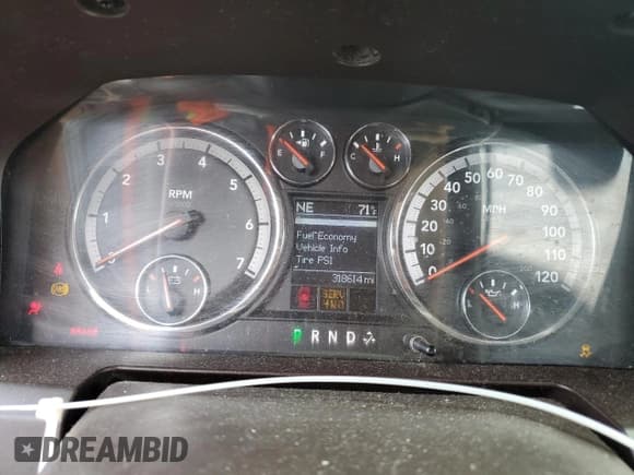 ✅ 2010 Dodge 1500 ST • VIN: 1D7RV1GT7AS210637 • Lot: 69431855. Wystawiony na Copart z przebiegiem 318 614 mil. Bezpłatny archiwum sprzedaży aukcyjnych z USA i szczegółowy raport historii pojazdu na DreamBid. Zdjęcie 9.