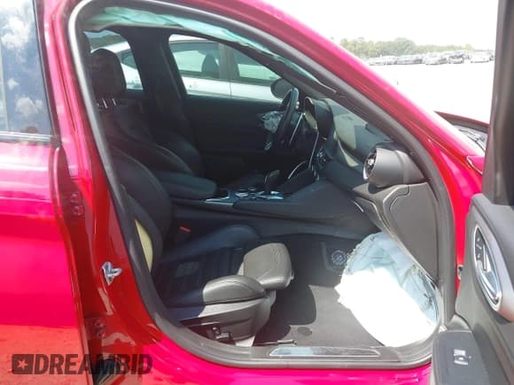 ✅ 2021 Alfa Romeo Giulia Ti • VIN: ZARFAMBN9M7640105 • Lot: 43119984. Wystawiony na IAAI z przebiegiem 53 893 mil. Bezpłatny archiwum sprzedaży aukcyjnych z USA i szczegółowy raport historii pojazdu na DreamBid. Zdjęcie 5.