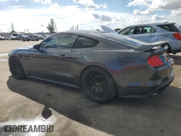✅ 2020 Ford Mustang GT • VIN: 1FA6P8CF4L5108087 • Lot: 82426335. Wystawiony na Copart z przebiegiem 58 379 mil. Bezpłatny archiwum sprzedaży aukcyjnych z USA i szczegółowy raport historii pojazdu na DreamBid. Zdjęcie 2.