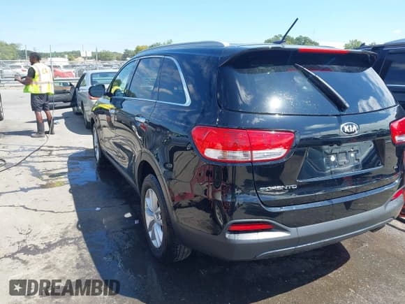 ✅ 2017 Kia Sorento LX • VIN: 5XYPGDA57HG334026 • Lot: 43180297. Listed on IAAI with 153,171 mi. Free auction sales archive from the USA and detailed vehicle history report at DreamBid. Image 3.