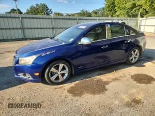 2012 Chevrolet Cruze 2LT z VIN 1G1PG5SC4C7213701, wystawiony jako Copart lot #86520225 z przebiegiem 173 804 mil mil oraz Czysty tytuł • Clean title. Historia ofert i sprzedaży dostępna na DreamBid. Obrazek 1.