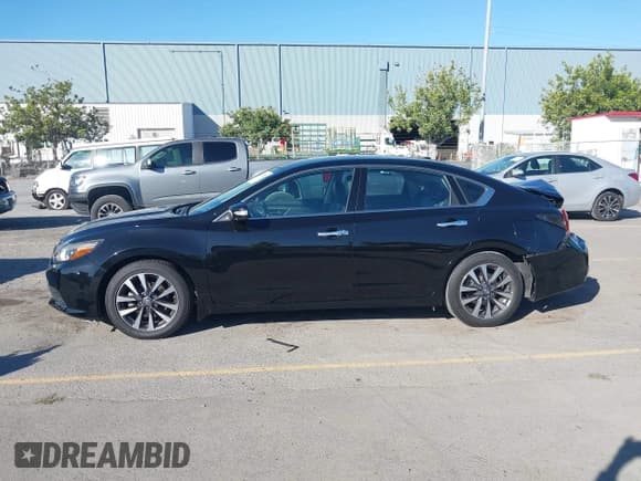 ✅ 2017 Nissan Altima SL • VIN: 1N4AL3AP9HC111882 • Lot: 42923778. Listed on IAAI with 88,591 mi. Free auction sales archive from the USA and detailed vehicle history report at DreamBid. Image 14.