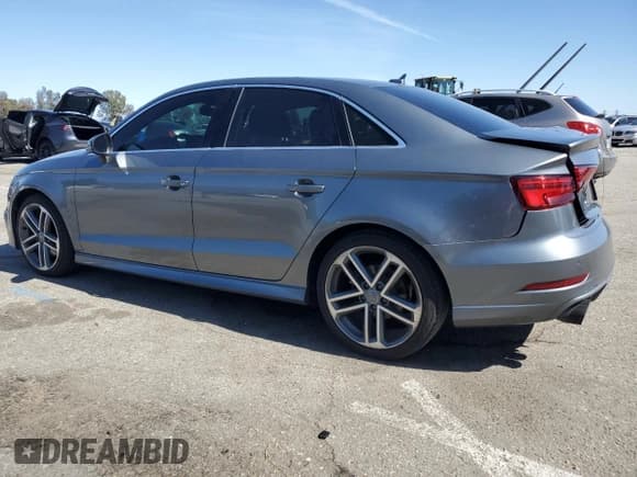 ✅ 2018 Audi A3 Premium Plus • VIN: WAUGUGFF1J1020869 • Лот: 49496745. Опубликован ранее на Copart с пробегом 83 296 миль. Бесплатный доступ к архиву аукционных продаж из США и подробный отчёт об истории автомобиля на DreamBid. Изображение 2.