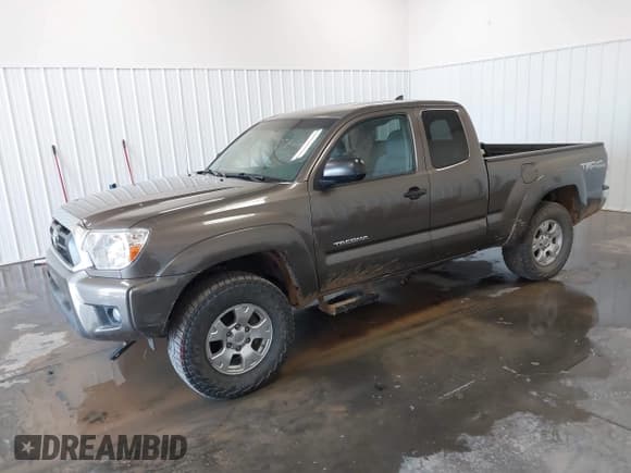 ✅ 2015 Toyota Tacoma • VIN: 5TFUU4EN1FX123615 • Lot: 42988100. Wystawiony na IAAI z przebiegiem 64 535 mil. Bezpłatny archiwum sprzedaży aukcyjnych z USA i szczegółowy raport historii pojazdu na DreamBid. Zdjęcie 17.
