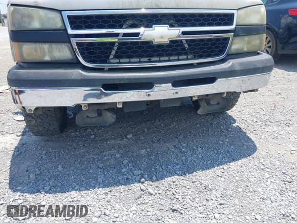 2006 Chevrolet Silverado 1500 Work Truck z VIN 3GCEC14X86G259897, wystawiony jako IAAI lot #42555732 z przebiegiem 150 603 mil mil oraz . Historia ofert i sprzedaży dostępna na DreamBid. Obrazek 14.