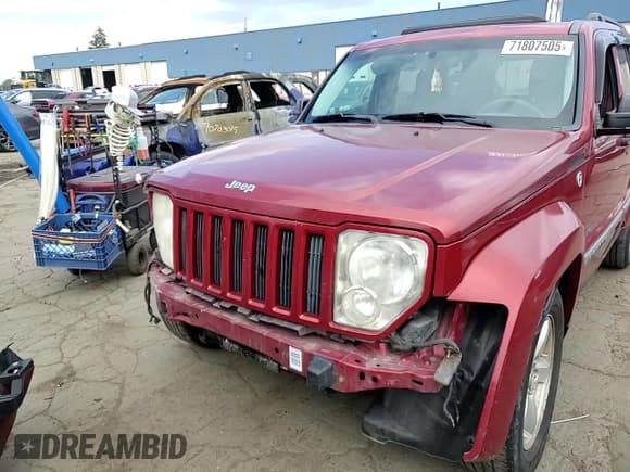 ✅ 2009 Jeep Liberty Rocky Mountain • VIN: 1J8GN28K49W552296 • Лот: 71807505. Опубликован ранее на Copart с пробегом 210 654 миль. Бесплатный доступ к архиву аукционных продаж из США и подробный отчёт об истории автомобиля на DreamBid. Изображение 14.