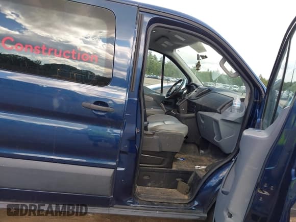 ✅ 2015 Ford Transit Cargo • VIN: 1FTNR1YM3FKA42281 • Лот: 43072604. Опубликован ранее на IAAI с пробегом 179 892 миль. Бесплатный доступ к архиву аукционных продаж из США и подробный отчёт об истории автомобиля на DreamBid. Изображение 5.