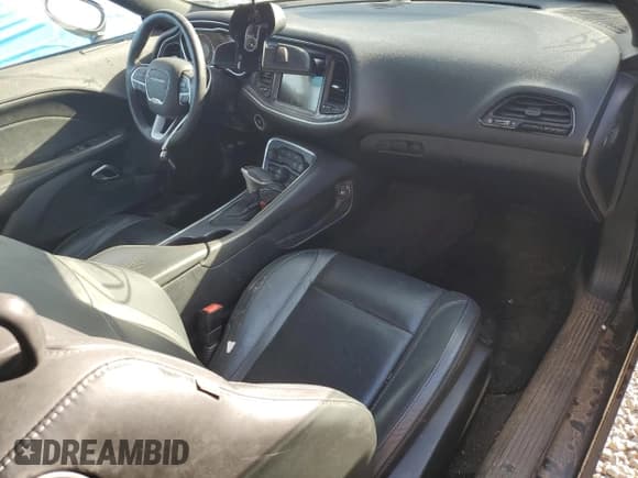 ✅ 2015 Dodge Challenger SXT Plus • VIN: 2C3CDZBG8FH906180 • Lot: 70565673. Wystawiony na Copart z przebiegiem 96 498 mil. Bezpłatny archiwum sprzedaży aukcyjnych z USA i szczegółowy raport historii pojazdu na DreamBid. Zdjęcie 8.