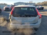 ✅ 2018 Volvo V60 Dynamic • VIN: YV140MELXJ2391007 • Lot: 88225395. Wystawiony na Copart z przebiegiem 56 206 mil. Bezpłatny archiwum sprzedaży aukcyjnych z USA i szczegółowy raport historii pojazdu na DreamBid. Zdjęcie 6.