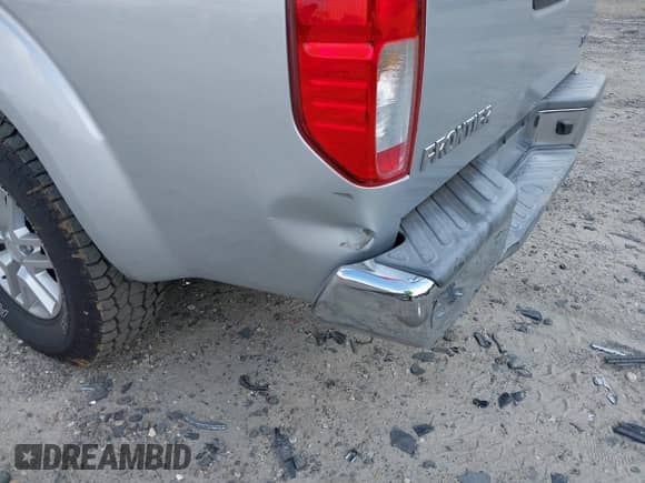 2014 Nissan Frontier Desert Runner z VIN 1N6AD0ER0EN733673, wystawiony jako IAAI lot #43260104 z przebiegiem 163 382 mil mil oraz . Historia ofert i sprzedaży dostępna na DreamBid. Obrazek 19.