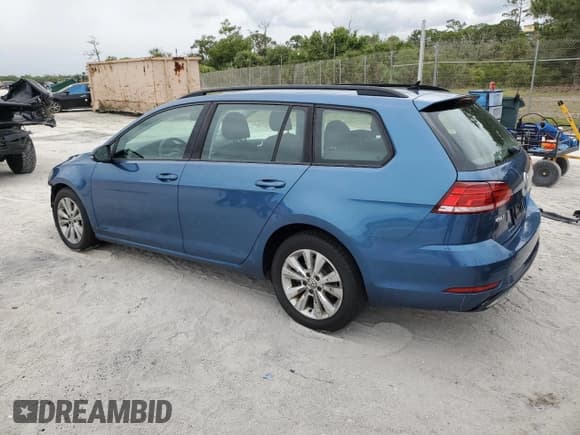 ✅ 2018 Volkswagen Golf S • VIN: 3VW117AU7JM753841 • Lot: 54904055. Wystawiony na Copart z przebiegiem 60 501 mil. Bezpłatny archiwum sprzedaży aukcyjnych z USA i szczegółowy raport historii pojazdu na DreamBid. Zdjęcie 2.