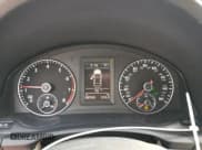 ✅ 2016 Volkswagen Eos Komfort • VIN: WVWBW8AH1GV000113 • Lot: 81714925. Wystawiony na Copart z przebiegiem 84 769 mil. Bezpłatny archiwum sprzedaży aukcyjnych z USA i szczegółowy raport historii pojazdu na DreamBid. Zdjęcie 9.