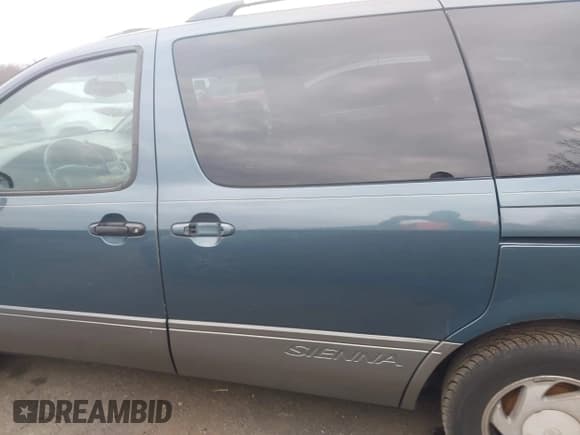 ✅ 2001 Toyota Sienna LE • VIN: 4T3ZF13C71U364396 • Lot: 43734202. Listed on IAAI with 142,185 mi. Free auction sales archive from the USA and detailed vehicle history report at DreamBid. Image 14.