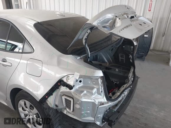 ✅ 2022 Toyota Corolla LE • VIN: JTDEPMAE9N3003858 • Lot: 43206767. Wystawiony na IAAI z przebiegiem 35 899 mil. Bezpłatny archiwum sprzedaży aukcyjnych z USA i szczegółowy raport historii pojazdu na DreamBid. Zdjęcie 6.