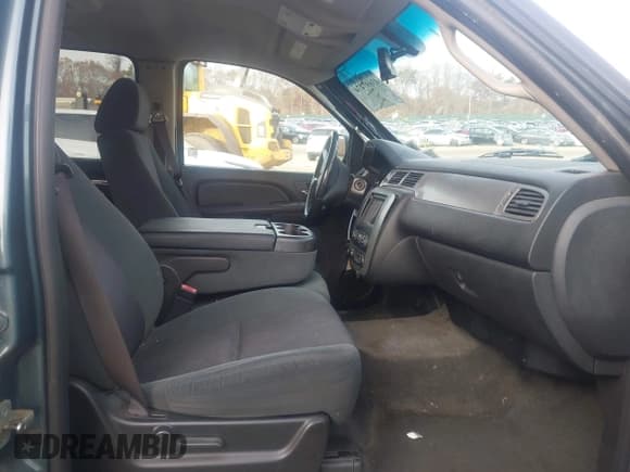 ✅ 2009 Chevrolet Suburban Commercial • VIN: 1GNFK163X9R226297 • Lot: 43697474. Listed on IAAI with 169,377 mi. Free auction sales archive from the USA and detailed vehicle history report at DreamBid. Image 5.