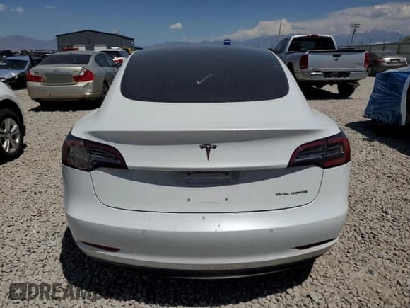 ✅ 2018 Tesla Model 3 Long Range Battery • VIN: 5YJ3E1EB0JF092373 • Lot: 60244095. Wystawiony na Copart z przebiegiem Nie podano. Bezpłatny archiwum sprzedaży aukcyjnych z USA i szczegółowy raport historii pojazdu na DreamBid. Zdjęcie 6.