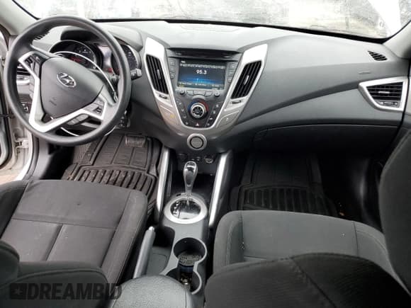 ✅ 2016 Hyundai Veloster Tech • VIN: KMHTC6AD4GU279377 • Lot: 44011755. Wystawiony na Copart z przebiegiem 78 966 mil. Bezpłatny archiwum sprzedaży aukcyjnych z USA i szczegółowy raport historii pojazdu na DreamBid. Zdjęcie 8.