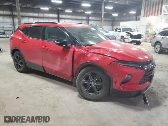 2024 Chevrolet Blazer LT z VIN 3GNKBJR44RS171295, wystawiony jako Copart lot #47431225 z przebiegiem 18 699 mil mil oraz Szkoda całkowita • Salvage title. Historia ofert i sprzedaży dostępna na DreamBid. Obrazek 4.