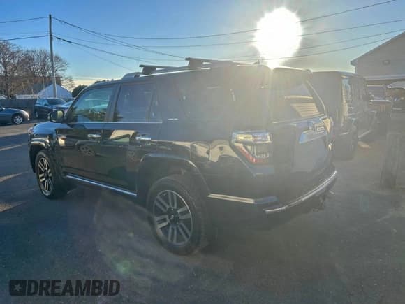 ✅ 2020 Toyota 4Runner Nightshade • VIN: JTEBU5JR6L5769631 • Лот: 94539845. Опубликован ранее на Copart с пробегом 164 868 миль. Бесплатный доступ к архиву аукционных продаж из США и подробный отчёт об истории автомобиля на DreamBid. Изображение 2.