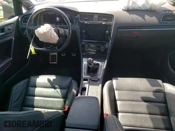 ✅ 2019 Volkswagen Golf R • VIN: WVWWA7AU3KW159967 • Lot: 48267074. Wystawiony na Copart z przebiegiem 52 406 mil. Bezpłatny archiwum sprzedaży aukcyjnych z USA i szczegółowy raport historii pojazdu na DreamBid. Zdjęcie 8.