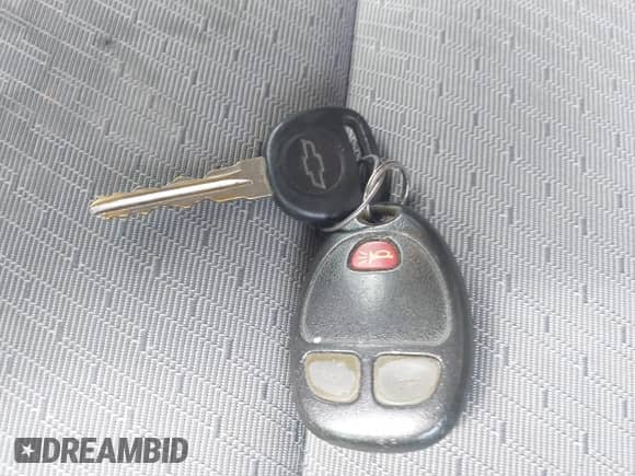 2009 Chevrolet Silverado 1500 LS z VIN 3GCEK13C99G227823, wystawiony jako IAAI lot #42982976 z przebiegiem 133 605 mil mil oraz . Historia ofert i sprzedaży dostępna na DreamBid. Obrazek 11.