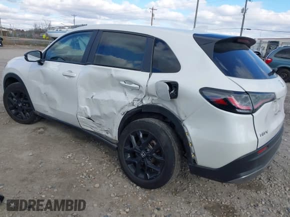 ✅ 2024 Honda HR-V Sport • VIN: 3CZRZ2H58RM785624 • Lot: 43564345. Listed on IAAI with 34,043 mi. Free auction sales archive from the USA and detailed vehicle history report at DreamBid. Image 3.