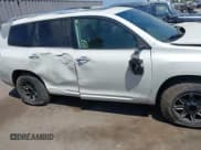 ✅ 2010 Toyota Highlander Limited • VIN: 5TDDK3EH9AS008382 • Lot: 42979794. Listed on IAAI with 275,625 mi. Free auction sales archive from the USA and detailed vehicle history report at DreamBid. Image 17.