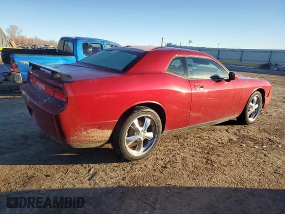 ✅ 2010 Dodge Challenger SE • VIN: 2B3CJ4DV1AH199551 • Lot: 88720235. Wystawiony na Copart z przebiegiem 58 664 mil. Bezpłatny archiwum sprzedaży aukcyjnych z USA i szczegółowy raport historii pojazdu na DreamBid. Zdjęcie 3.
