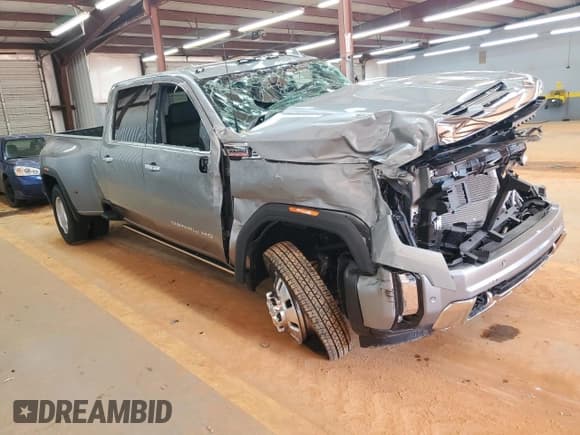 ✅ 2025 GMC Sierra 3500 • VIN: 1GT4UWEY9SF292853 • Lot: 70739045. Wystawiony na Copart z przebiegiem Nie podano. Bezpłatny archiwum sprzedaży aukcyjnych z USA i szczegółowy raport historii pojazdu na DreamBid. Zdjęcie 4.