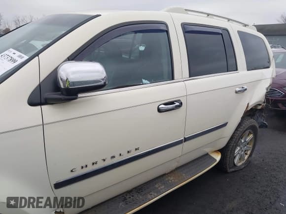 ✅ 2008 Chrysler Aspen Limited • VIN: 1A8HW58218F111663 • Lot: 43737899. Wystawiony na IAAI z przebiegiem 199 790 mil. Bezpłatny archiwum sprzedaży aukcyjnych z USA i szczegółowy raport historii pojazdu na DreamBid. Zdjęcie 14.