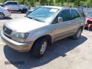 ✅ 1999 Lexus RX 300 • VIN: JT6GF10U5X0035866 • Lot: 42892627. Wystawiony na IAAI z przebiegiem 241 713 mil. Bezpłatny archiwum sprzedaży aukcyjnych z USA i szczegółowy raport historii pojazdu na DreamBid. Zdjęcie 2.