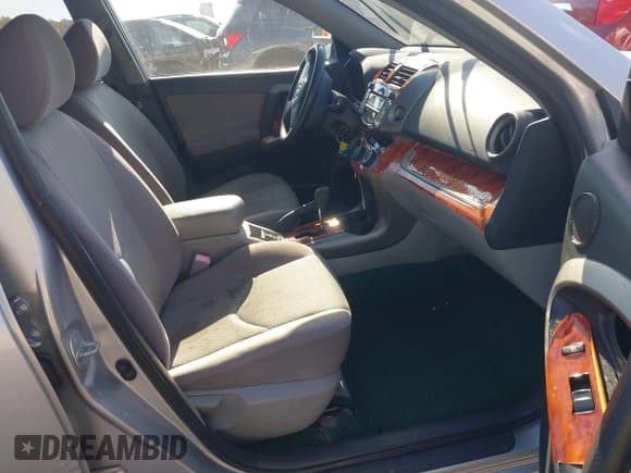 ✅ 2006 Toyota RAV4 • VIN: JTMBD33V665046580 • Lot: 43604090. Wystawiony na IAAI z przebiegiem 172 443 mil. Bezpłatny archiwum sprzedaży aukcyjnych z USA i szczegółowy raport historii pojazdu na DreamBid. Zdjęcie 5.