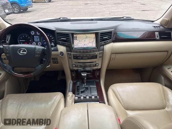 ✅ 2011 Lexus LX 570 • VIN: JTJHY7AX9B4071559 • Lot: 41860921. Wystawiony na IAAI z przebiegiem 201 449 mil. Bezpłatny archiwum sprzedaży aukcyjnych z USA i szczegółowy raport historii pojazdu na DreamBid. Zdjęcie 6.