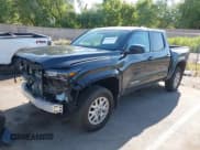 ✅ 2024 Toyota Tacoma SR5 • VIN: 3TMLB5JN2RM015950 • Lot: 42598744. Wystawiony na IAAI z przebiegiem 5 981 mil. Bezpłatny archiwum sprzedaży aukcyjnych z USA i szczegółowy raport historii pojazdu na DreamBid. Zdjęcie 17.