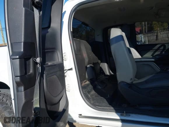 ✅ 2019 Chevrolet Colorado 2WD Work Truck • VIN: 1GCHSBEA1K1211957 • Lot: 43512313. Wystawiony na IAAI z przebiegiem 99 470 mil. Bezpłatny archiwum sprzedaży aukcyjnych z USA i szczegółowy raport historii pojazdu na DreamBid. Zdjęcie 8.