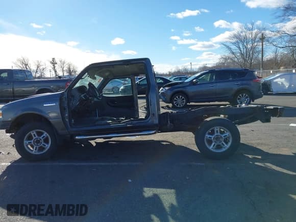 ✅ 2011 Ford Ranger Sport • VIN: 1FTLR4FE5BPB22733 • Lot: 43903767. Listed on IAAI with Not provided. Free auction sales archive from the USA and detailed vehicle history report at DreamBid. Image 18.
