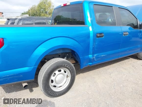 ✅ 2019 Ford F-150 XL • VIN: 1FTEW1C59KKC99982 • Lot: 43155375. Wystawiony na IAAI z przebiegiem 88 144 mil. Bezpłatny archiwum sprzedaży aukcyjnych z USA i szczegółowy raport historii pojazdu na DreamBid. Zdjęcie 6.