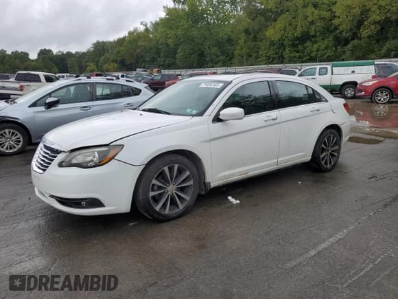 ✅ 2012 Chrysler 200 S • VIN: 1C3CCBHG6CN161319 • Лот: 71534165. Опубликован ранее на Copart с пробегом 129 280 миль. Бесплатный доступ к архиву аукционных продаж из США и подробный отчёт об истории автомобиля на DreamBid. Изображение 1.