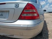 ✅ 2002 Mercedes-Benz C 230/260/280/320 • VIN: WDBRF61J42F280245 • Lot: 42522610. Wystawiony na IAAI z przebiegiem 85 604 mil. Bezpłatny archiwum sprzedaży aukcyjnych z USA i szczegółowy raport historii pojazdu na DreamBid. Zdjęcie 6.