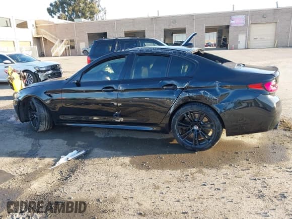 ✅ 2022 BMW M5 • VIN: WBS83CH05NCK23035 • Лот: 41216785. Опубликован ранее на IAAI с пробегом 29 681 миль. Бесплатный доступ к архиву аукционных продаж из США и подробный отчёт об истории автомобиля на DreamBid. Изображение 15.