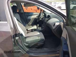 2011 Chevrolet Cruze LS z VIN 1G1PD5SH3B7231254, wystawiony jako IAAI lot #43399093 z przebiegiem 179 834 mil mil oraz . Historia ofert i sprzedaży dostępna na DreamBid. Obrazek 5.