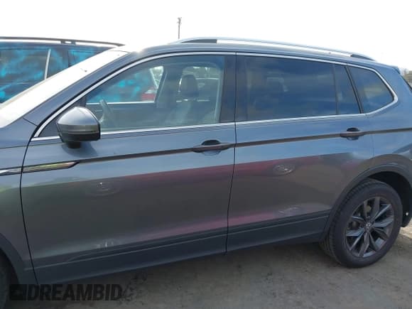 ✅ 2022 Volkswagen Tiguan SE • VIN: 3VV2B7AX8NM132534 • Lot: 42029787. Wystawiony na IAAI z przebiegiem 30 798 mil. Bezpłatny archiwum sprzedaży aukcyjnych z USA i szczegółowy raport historii pojazdu na DreamBid. Zdjęcie 14.