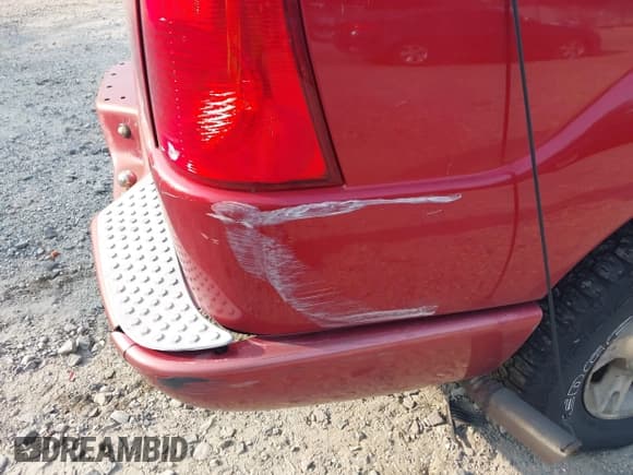 ✅ 2004 Ford Explorer Sport Trac XLS • VIN: 1FMZU77KX4UA69977 • Lot: 42453038. Wystawiony na IAAI z przebiegiem 211 580 mil. Bezpłatny archiwum sprzedaży aukcyjnych z USA i szczegółowy raport historii pojazdu na DreamBid. Zdjęcie 6.