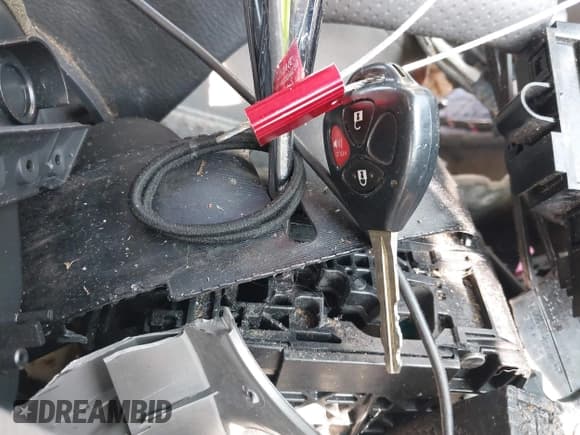 ✅ 2006 Toyota RAV4 Limited • VIN: JTMBK34V165000921 • Lot: 42372501. Wystawiony na IAAI z przebiegiem Nie podano. Bezpłatny archiwum sprzedaży aukcyjnych z USA i szczegółowy raport historii pojazdu na DreamBid. Zdjęcie 11.