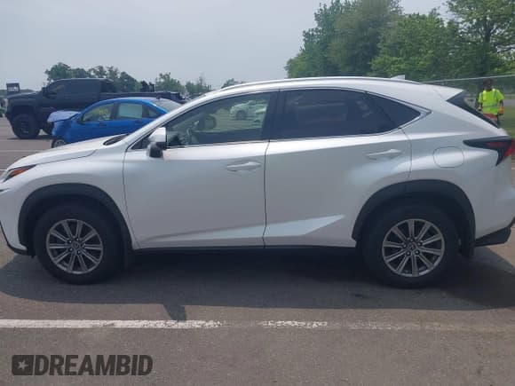 ✅ 2018 Lexus NX 300 • VIN: JTJBARBZ6J2164555 • Лот: 42404503. Опубликован ранее на IAAI с пробегом 81 776 миль. Бесплатный доступ к архиву аукционных продаж из США и подробный отчёт об истории автомобиля на DreamBid. Изображение 14.