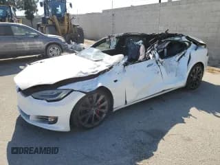 ✅ 2019 Tesla Model S 100D • VIN: 5YJSA1E46KF331354 • Lot: 70770445. Wystawiony na Copart z przebiegiem Nie podano. Bezpłatny archiwum sprzedaży aukcyjnych z USA i szczegółowy raport historii pojazdu na DreamBid. Zdjęcie 1.