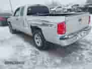 2007 Dodge Dakota ST z VIN 1D7HW22K87S256435, wystawiony jako IAAI lot #41036279 z przebiegiem 198 616 mil mil oraz . Historia ofert i sprzedaży dostępna na DreamBid. Obrazek 6.
